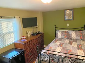 Beautiful & Peaceful 2-Bedroom (Bedroom 2) - Image 2