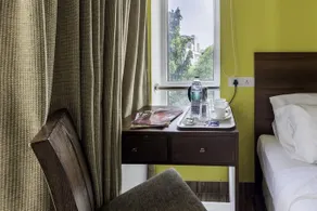 J's Five Two Boutique Hotel - Image 4