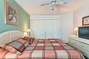 3rd Floor Corner 3 Br Condo By Redawning - Image 5