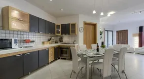 Apartment With Shared Pool - Image 2
