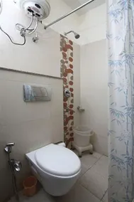 Oyo Rooms Sector 38 - Image 2