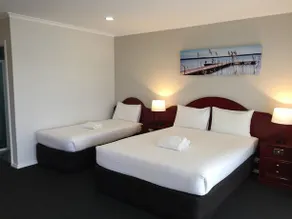 Hilton Motel - Image 4