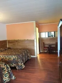 Hampton Motor Inn - Image 4
