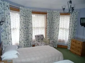 Alpine Villa Guest House - Image 5