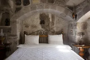 Central Stone House - Image 3