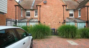 Elegant Riverside Cottage With Free Parking - Image 3