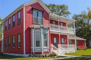 Red Velvet Inn - Image 2