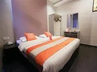 OYO Rooms Danga City Mall - Image 3