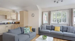 Luxury Hitchin Apartment, Great Town Centre Location - With Parking - Image 3
