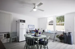 Retro Beach Flat - Image 1