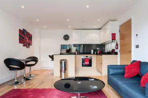 Camstay Riverside Apartment - Image 5