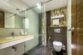 J's Five Two Boutique Hotel - Image 5