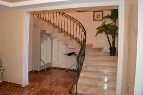 Vaja's Guest House - Image 4