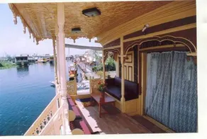 New Lucky Flower House Boat - Image 5