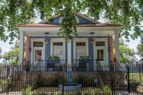 The Big Blue House in the Marigny - Image 1