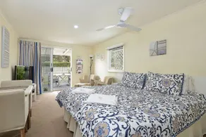 Wintergarden Beach Cabin - Image 5