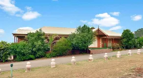 King Retreat Estate - you can honestly walk to Bimbadgen and Hope Estate concerts - Image 3