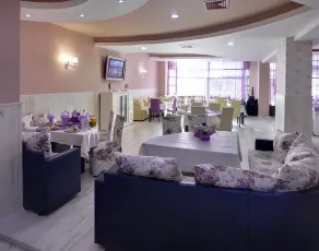 Grand Hotel - Image 5