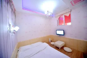 Half Mile Blue Hostel - Image 4