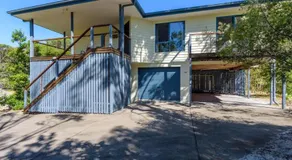 12 Ibis Court - Highset Beach House With Natural Bushland Gardens And Covered Decks - Image 2