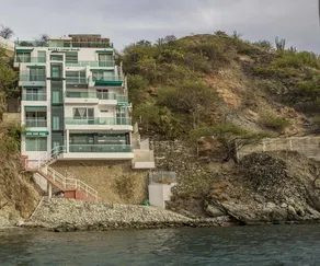 Hotel Large Beach - Image 1
