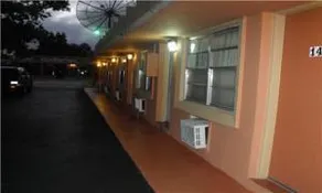 Saturn Motel - Image 4