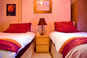 No 7 Priory Guest House - Image 2