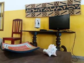 Yellow House - Image 2