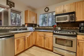 Hibernation Hideaway- Inside Yosemite- Dog Friendly - Image 3