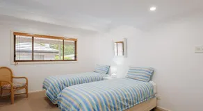 Beauty and the Beach', 88 Foreshore Drive - large home with WIFI & water views - Image 5