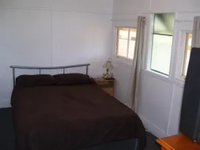 Aussie Bacon and Eggs Cottages - Image 5