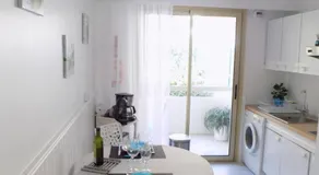 Escape to the French Riviera - Image 2