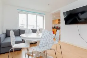Morton Close Apartment - Image 1