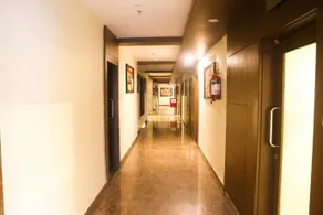 OYO Premium VIP Road - Image 3