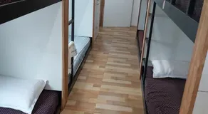 Arya Dormitory Hotel - Image 5