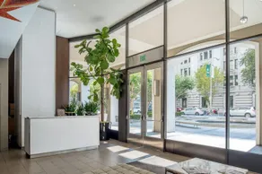 Global Luxury Suites at Jackson Street - Image 4