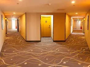 7 Days Is Superior Hotel - Image 4