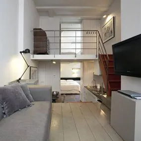 Yellow & Red Tulip Apartment - Image 3