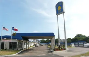 River Forest Inn - Image 2