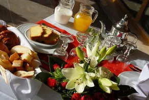 Oasis Palm Hotel - Image 3