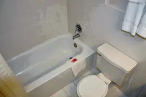 Airport Inn - Image 4