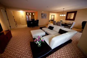 McCamly Plaza Hotel - Image 3