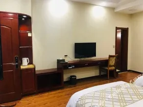 Golden Wheel Hotel - Image 5