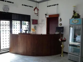 Yaarl Holiday Inn - Image 3