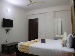 FabHotel Dior Pink City - Image 5