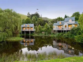 Twisted Willow Cottage - Image 1