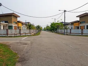 Bungalow + Wifi & Smart TV Near Std H.Jebat - Image 4