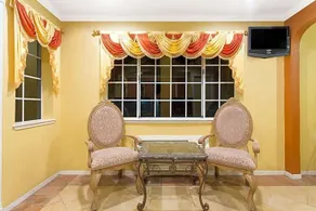 Super 8 by Wyndham Upper Lake - Image 3