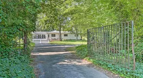 Charming Summerville Home with Yard and Sunroom - Image 5