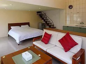 Loft 16 Bed and Breakfast - Image 1
